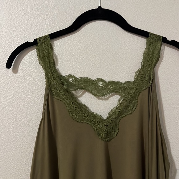 La Miel tank tops in green and light blue with lace straps and trim - Picture 10 of 15
